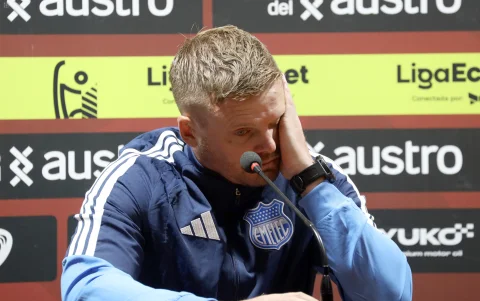 Cristian Nasuti, DT de Emelec, en a rueda de prensa tras caer ante Deportivo Cuenca.
