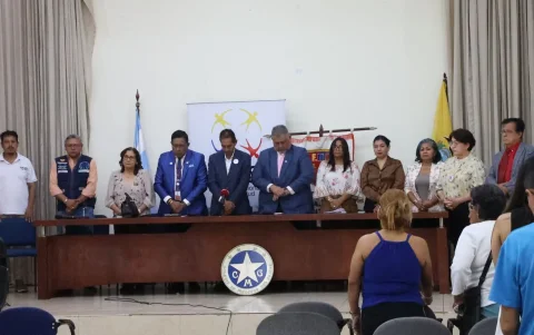 Gremios de salud plantearon mesas técnicas en 30 días para enfrentar el desabastecimiento de medicinas.