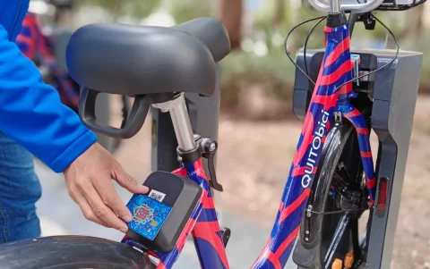 Los usuarios podrán utilizar QuitoBici hasta por 60 minutos por viaje y deberán anclar la bicicleta al finalizar el recorrido. Se activa con la tarjeta ciudad