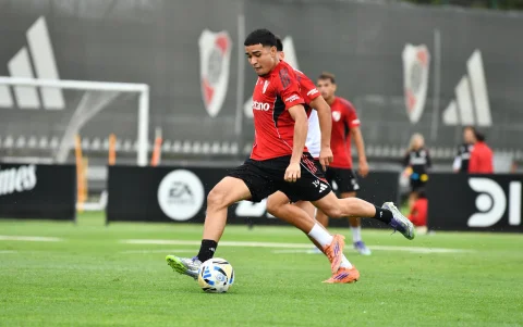 Kendry Páez estuvo presente en 10 partidos de la liga de Argentina con River Plate y solo anotó 1 gol.