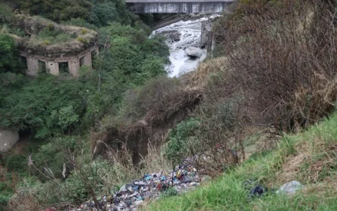 El Río Machángara se convirtió en un vertedero; en agosto 2025, la justicia lo declaró sujeto de derechos.
