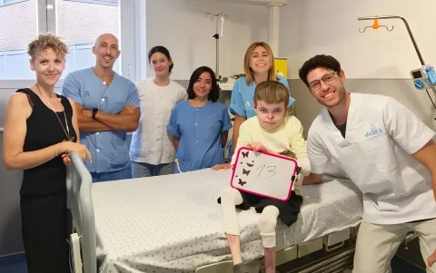Leo Gutiérrez continúa su tratamiento génico en el Hospital Virgen del Rocío de Sevilla, bajo seguimiento del equipo de dermatología pediátrica.