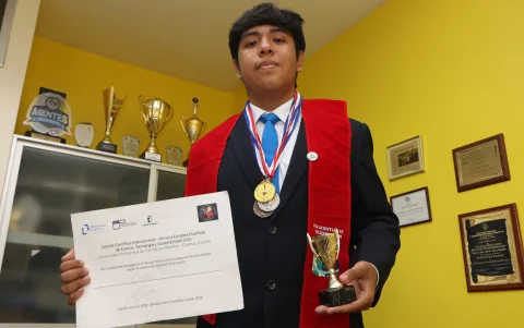 Diego Moreno Arízaga, del colegio Interamericano, ganó medalla de bronce en la Semana Europea Española de Ciencia, Tecnología y Sostenibilidad 2026.