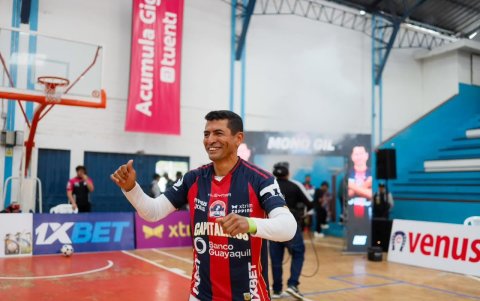 Darwin 'Mono' Gil deja a Capitalinos para jugar en Ibarra Norteños, donde volverá a conformar trio junto a Jonathan Mueses (Huasca) y Hugo Valenzuela.