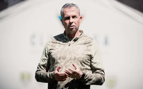 Gustavo Álvarez dirige una sesión de entrenamiento de Liga de Quito.