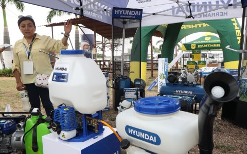 Maquinaria. en AgroExpo casas comerciales ofrecen descuentos en productos para el agro durante los días de feria.