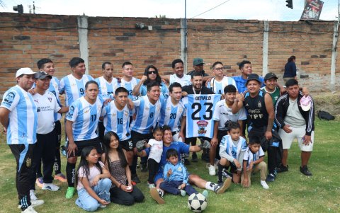 El club Argentina del barrio La Comuna será el rival del Liverpool en la final del Campeón de Campeones de indorfútbol de Quito.