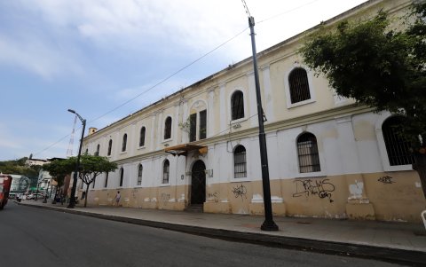 La cárcel municipal es icónica por ser una estructura hecha con hormigón armado. Está bajo la administración de la Universidad de las Artes, pero no se ha levantado ningún proyecto todavía.