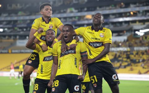 La hinchada de Barcelona SC espera que su equipo siga en Copa Ecuador.