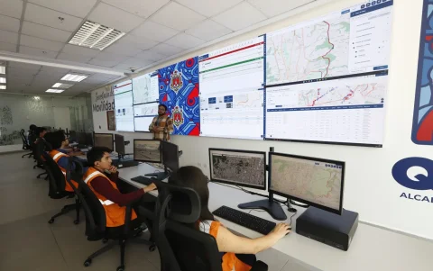 El nuevo centro de monitoreo vigilará recorridos, horarios y velocidad de los buses, mientras transportistas analizan cómo financiar la modernización exigida oficialmente.