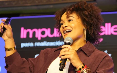 Neisi Dajomes durante una rueda de prensa organizada por Belcorp.