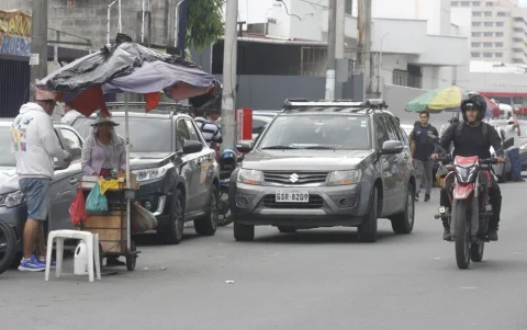 En varios sectores de Guayaquil, vecinos y comerciantes han solicitado la instalación de parquímetros para ordenar el estacionamiento en la vía pública.