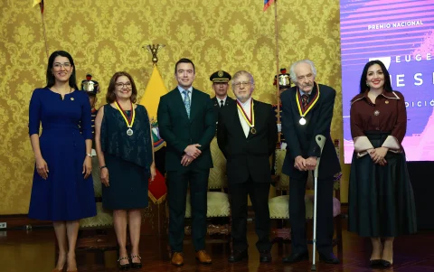 Los galardonados reciben una medalla, un diploma y un incentivo económico.
