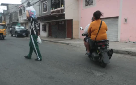 Víctimas recibieron disparos en cabeza y tórax en Guayaquil; aún no han sido identificadas.