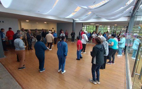 Al Centro de atención del Adulto Mayor del Municipio de Cuenca acuden más de 200 personas de la tercera edad para recibir atención en multidisciplinaria.