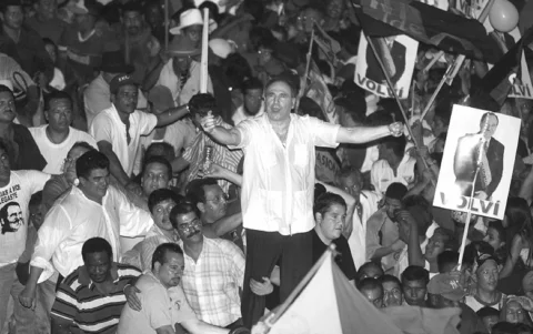 Abdalá Bucaram gobernó Ecuador apenas seis meses, entre agosto de 1996 y febrero de 1997, antes de ser destituido por el Congreso Nacional.
