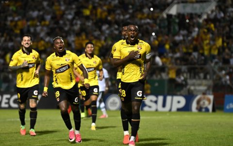 Jhonny Quiñónez hizo el gol de penal de Barcelona SC en Portoviejo.