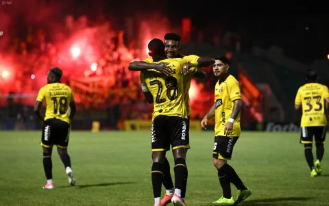 Barcelona SC derrotó a Liga de Portoviejo y avanzó a los cuartos de final de la Copa Ecuador, pero enfrenta una polémica reglamentaria.