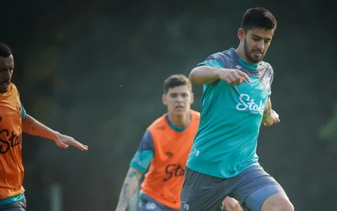 Ronnie Carrillo durante una sesión de entrenamiento previa a un compromiso oficial.