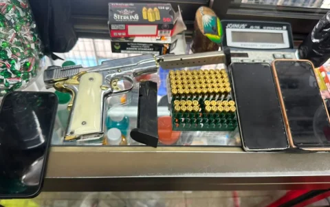 Policía halló fentanilo y un arma modificada en locales cerca del Teodoro Maldonado.