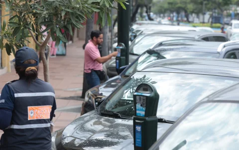 Los parqueos tarifados podrían llegar a más zonas de Guayaquil tras la nueva ordenanza, si esta es aprobada por el Concejo Cantonal.