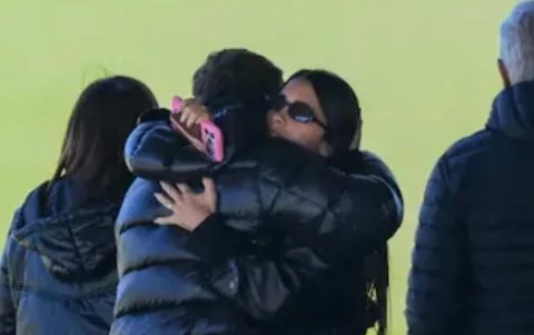 Antonela Roccuzo, esposa de Lionel Messi, también estuvo presente en el funeral.