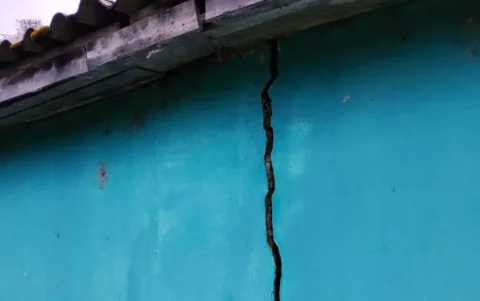 El sismo con epicentro en Chocó se sintió en Ecuador y causó grietas.