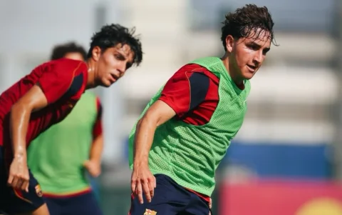 Sesión de entrenamiento del Barcelona Atlètic en la Ciutat Esportiva Joan Gamper.