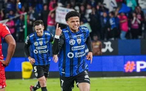 Patrik Mercado durante un encuentro con Independiente del Valle, equipo en el que continuará tras frustrarse su llegada al Sevilla FC.