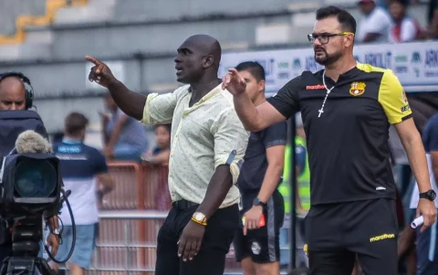 Pablo Trobbiani (d) fue asistente de Segundo Alejandro Castillo en Barcelona SC.
