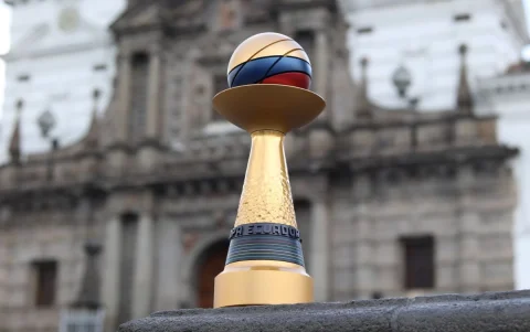 La Federación Ecuatoriana de Fútbol organiza la Copa Ecuador.