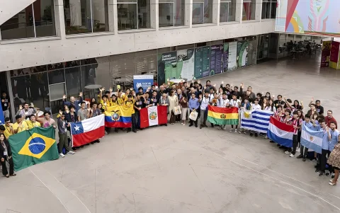 Delegaciones iberoamericanas reunidas en la Olimpiada de Matemática, con participación de estudiantes de la región.