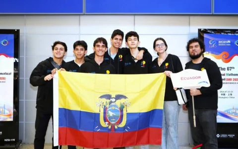 Delegación ecuatoriana en Shanghái durante la 67.ª Olimpiada Internacional de Matemática.