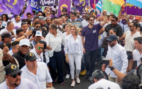 Cynthia Viteri y Andrés Guschmer lideraron una marcha de ADN en Guayas a propósito de la inscripción de candidaturas.