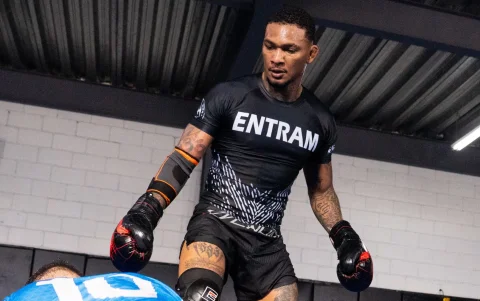 Michael Morales durante una sesión de entrenamiento previo a su próximo desafío en UFC.