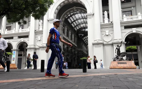 El Municipio de Guayaquil concentra la conducción política y administrativa del cantón, un modelo que especialistas plantean revisar frente a una ciudad que funciona cada vez más como una metrópoli.