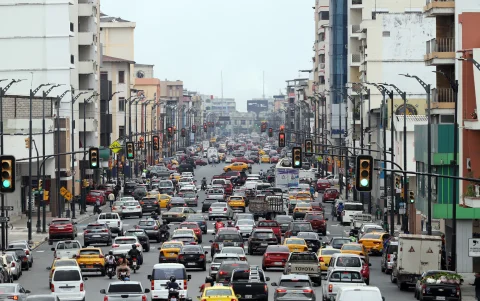 La movilidad es uno de los problemas que desbordan los límites cantonales: el crecimiento de las ciudades vecinas también incrementa la presión sobre las vías de Guayaquil.