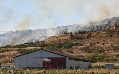 El avance de las llamas ha provocado que la Junta de Castilla y León declare el Índice de Gravedad 1 en el incendio de Cifuentes de Rueda en España.