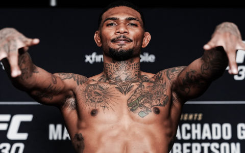 Michael Morales supera el pesaje y queda listo para UFC 330.