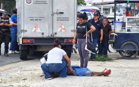 Ante el asombro ciudadano el hombre que fue dejado al pie del hospital murió en la vereda