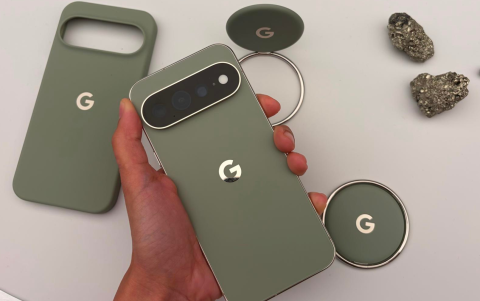Google presenta el Pixel Tag junto a sus accesorios, diseñado para localizar objetos y también el teléfono.