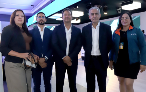 Mayra Campaña, Esteban Cisneros, Édgar Rodríguez, Diego Luna y Evelyn Zúñiga.