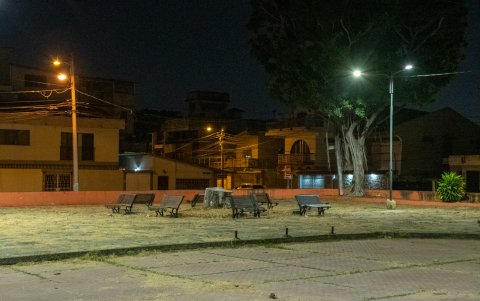 El deterioro de la infraestructura urbana desincentiva las visitas nocturnas en diversas zonas del sur de Guayaquil.