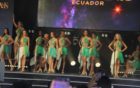 Las candidatas a Miss Universo Ecuador 2026 durante el opening.