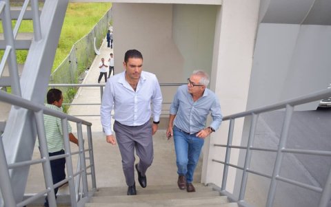 Juan José Yúnez en un recorrido de obra junto a Carlos Alvear, año 2019
