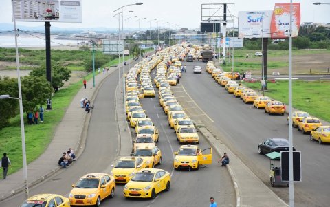 Un total de 3600 taxistas registra la ciudad de Manta en sus diferentes cooperativas y compañías
