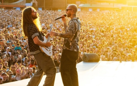 Con el que únicamente va por las fotos, pero termina cantando todas las canciones. Busca el mejor outfit, encuentra todos los spots para fotografiar y termina disfrutando del festival como ninguno..