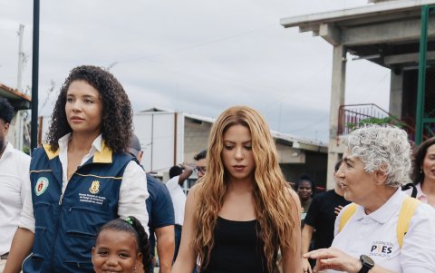 Shakira visitó Quibdó y anunció $1,25 millones para reconstruir las escuelas del Chocó.