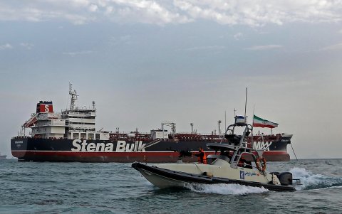 Barcos iraníes de la Guardia Revolucionaria interceptan buques extranjeros en el estrecho de Ormuz