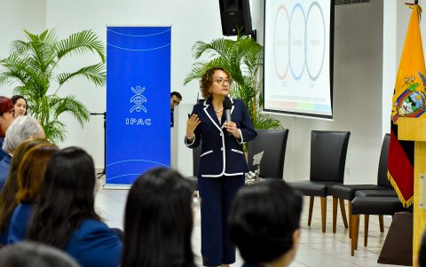 Liliana Muñoz, en charla magistral en las instalaciones del IPAC.